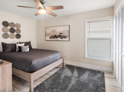 698 99 Ave, Naples FL 34108-2230 exterior