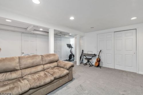 2 Lenhome Dr, Cranford NJ 07016-2954 exterior