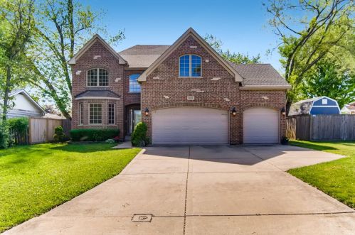 820 Willow Rd, Elmhurst, IL 60126-1332