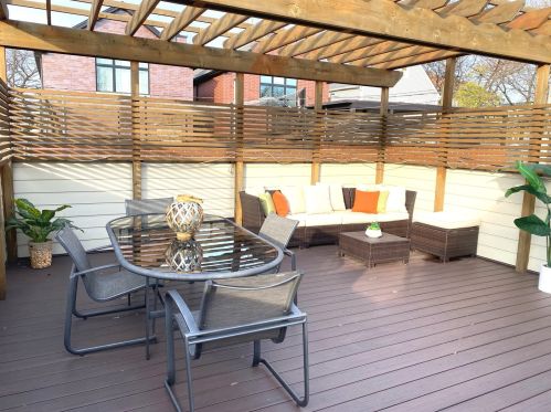 1908 Barry Ave, Chicago IL 60657-2022 exterior