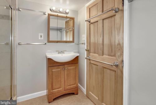 2022 21 St, Arlington VA 22201-3607 exterior