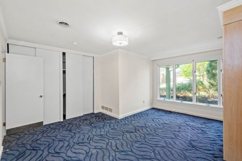 1243 Pinewood Dr, Pittsburgh PA  15243-1811 exterior