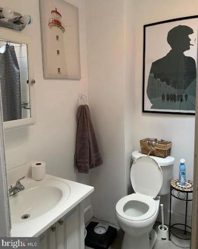 2115 Cumberland St, Philadelphia PA 19125-1718 exterior