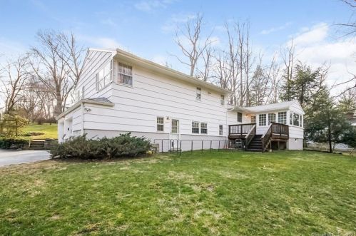 50 High Pt Rd, Westport CT 06880-3905 exterior