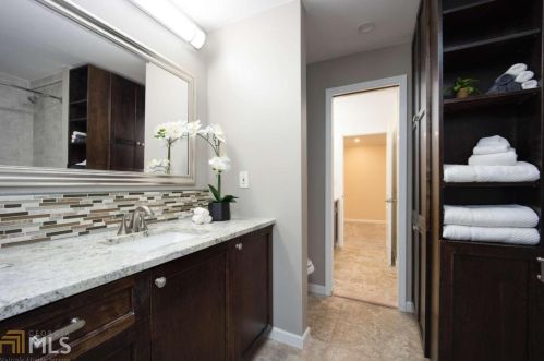 5430 Chemin De Vie, Atlanta GA 30342-2577 exterior