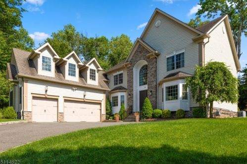 4 Treetop Ct, Berkeley Heights, NJ 07922-2531