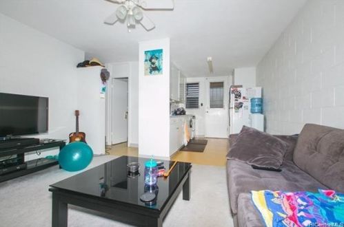 2227 Date St, Honolulu HI 96816-1024 exterior