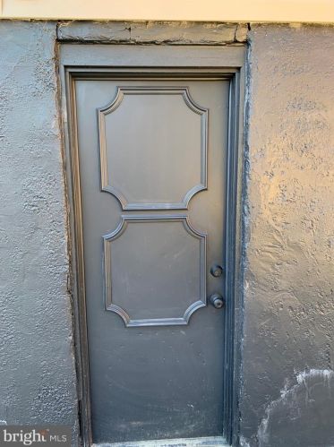 9407 Colesville Rd, Silver Spring MD 20901-4819 exterior