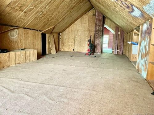 5 Franklin St, Enfield CT 06082-3608 exterior