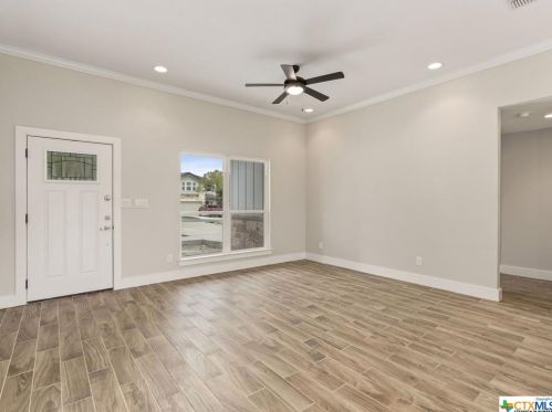 141 Lakeview, Spring Branch TX 78070-5398 exterior