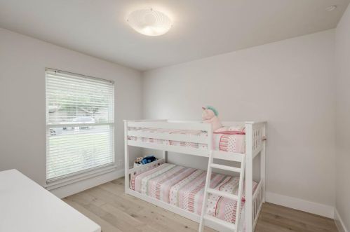 5405 Fairmont Cir, Austin TX 78745-2757 exterior