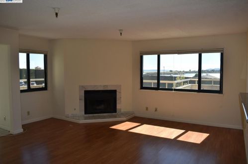 545 Pierce St, Berkeley CA 94706-1046 exterior