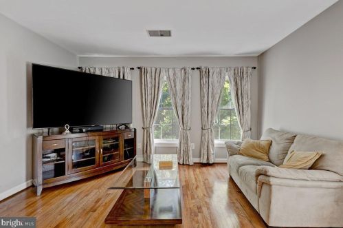 3822 Elmwood Towne Way, Alexandria VA  22303-1161 exterior