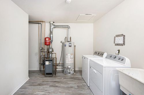 1304 Douglas Ave, Kalamazoo MI 49007-2227 exterior