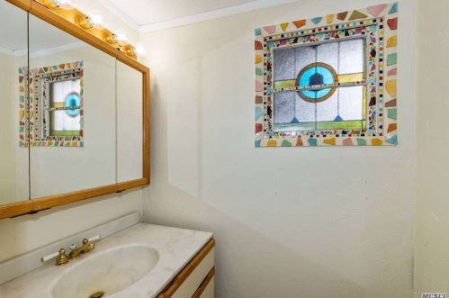 2 Crabapple Ln, Commack NY 11725-2404 exterior