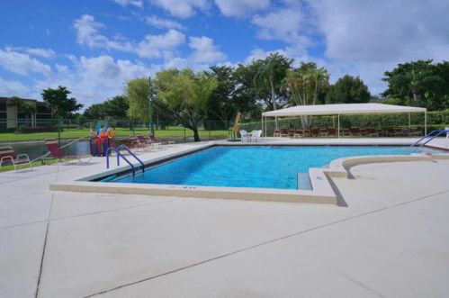 5096 Kinswood Rd, Boynton Beach FL 33437-1304 exterior