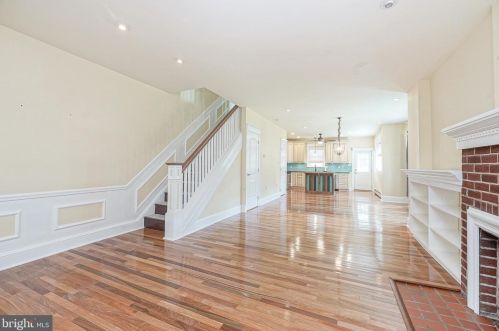 7017 Glenloch St, Philadelphia PA 19135-2223 exterior