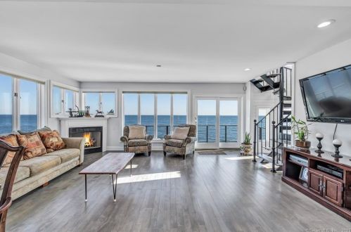 4 Lawrence Ct, Milford CT 06460-7336 exterior