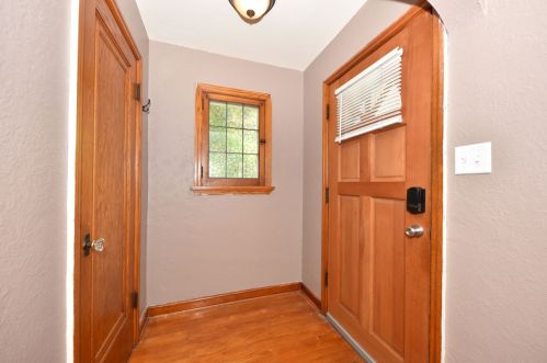 4110 Roosevelt Dr, Milwaukee, WI 53216-3042