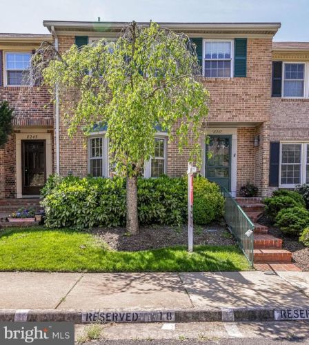 8247 Clifton Farm Ct, Alexandria VA  22306-3268 exterior