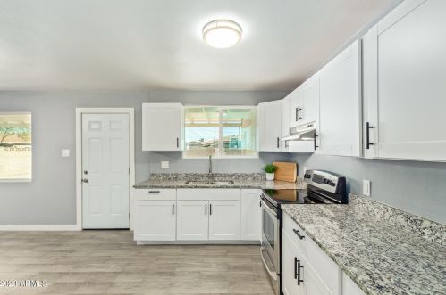 2925 42nd Ave, Phoenix AZ  85019-4323 exterior