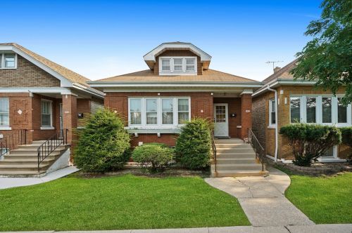 5035 Schubert Ave, Chicago, IL 60639-1605