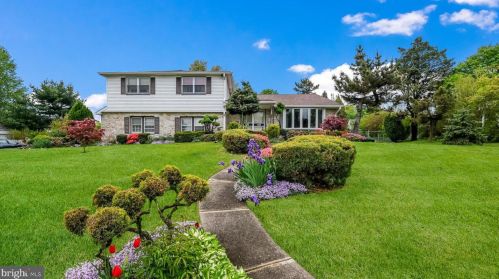 876 Red Wing Ln, Huntingdon Valley, PA 19006-2114