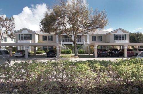 850 Tanbark Dr, Naples, FL 34108-8579