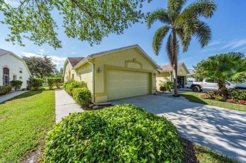 5237 Whitten Dr, Naples, FL 34104-5313