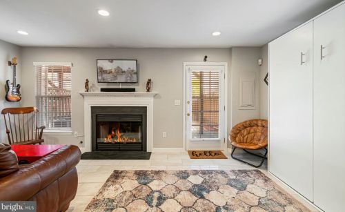 6005 Kestner Cir, Alexandria VA  22315-4834 exterior