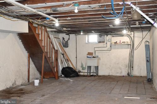 122 Weymouth Rd, Darby PA 19023-1422 exterior