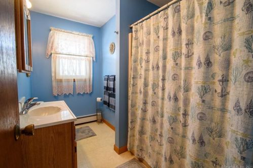 122 Pleasant Vw Dr, Killingly CT 06241-1214 exterior