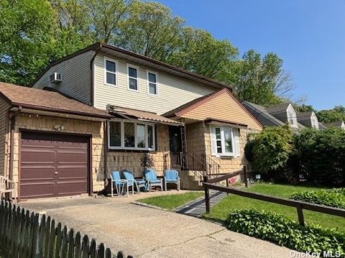 20 Todd Ct, Huntington Station, NY 11746-4224