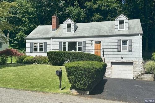 30 Claude Ave, Parsippany, NJ 07834-2408