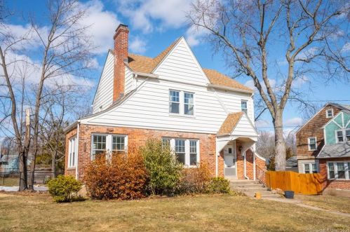 566 Park Rd, Hartford CT 06119-1749 exterior