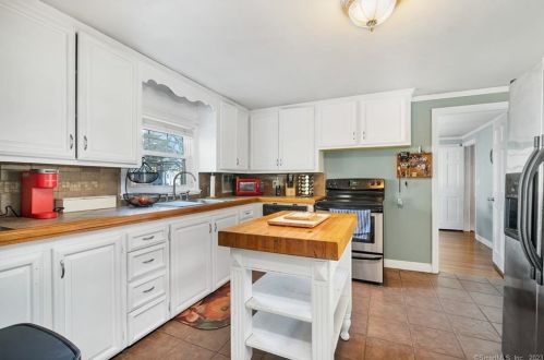 587 Main St, Hartford CT 06109-1839 exterior