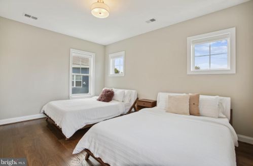 6031 Florence Ln, Alexandria VA 22310-2209 exterior