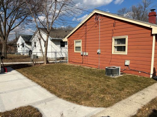 5729 69th St, Milwaukee, WI 53218-2208