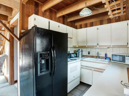 645 10 Ave, Naples FL 34120-0051 exterior