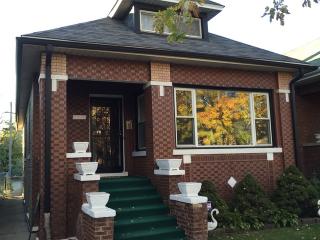 6408 Artesian Ave, Chicago, IL 60645-5302