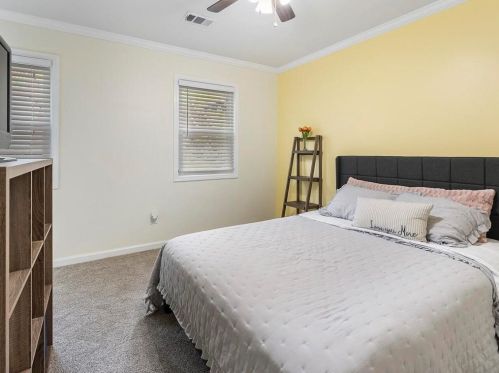 8474 Lake Dr, Lithonia GA  30039-6562 exterior