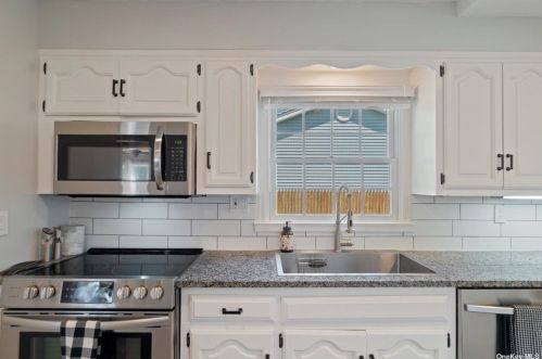 33 Hazard Ave, Huntington Station NY 11746-3726 exterior