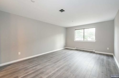 5 London Ct, Teaneck NJ 07666-6488 exterior