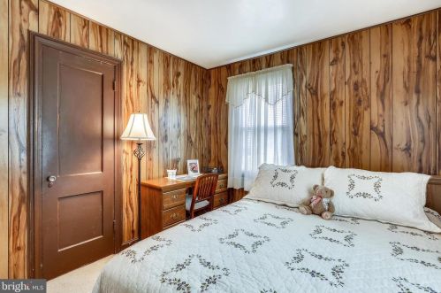 902 Lewis Ave, Rockville MD 20851-2350 exterior