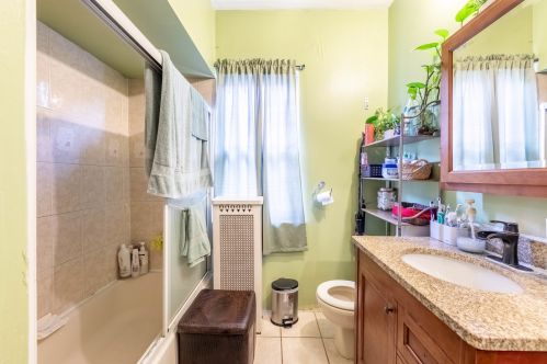 5833 Whipple St, Chicago IL 60659-3708 exterior