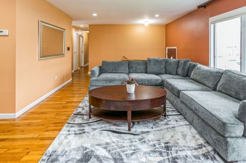 722 Eagle Dr, Valley Stream NY  11581-3540 exterior