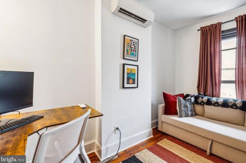 240 Fairmount Ave, Philadelphia PA  19123-2928 exterior