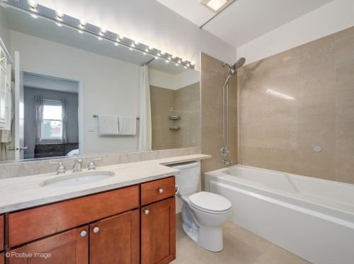 1009 Kingsbury St, Chicago IL 60610-3772 exterior