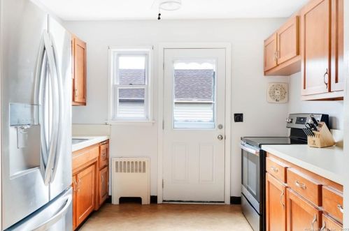 35 Harley Rd, Milford CT 06460-3725 exterior