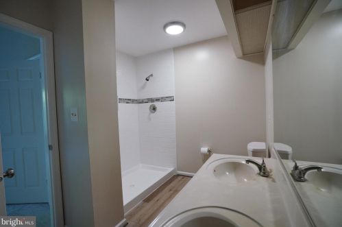 4503 Hazeltine Ct, Alexandria VA 22312-3206 exterior